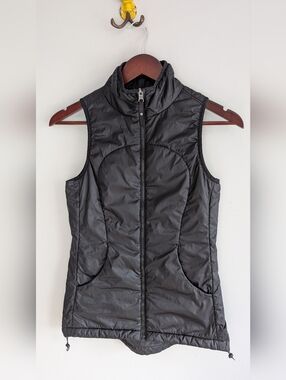 Lululemon | Layer Up Vest, Reversible Black Vest, Size 2